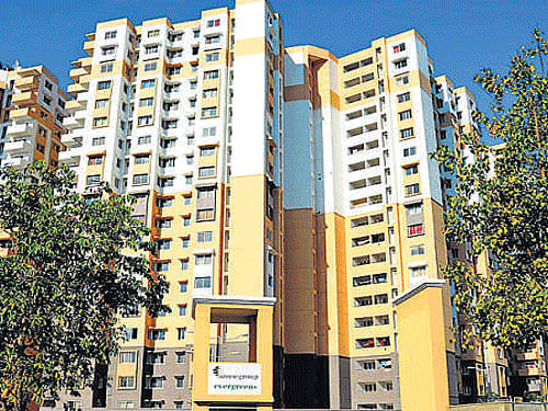 As per some real estate estimates, the city has over 700 residential projects comprising apartments, villas, row houses and plots amounting to 1.82 lakh units under development. DH file photo. For representation purpose