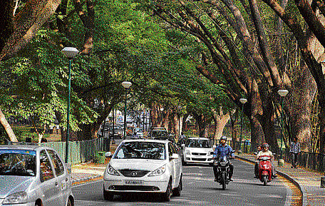 The police are forced to introduce one-ways on many roads  because the traffic volume is higher than the load they can take. DH File PHOTO