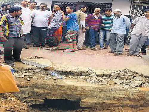 The drain through which thieves tried to dig a tunnel into the jewellery shop at Sarakki Junction in JP&#8200;Nagar early Friday morning (Right) Saleem, Hussain and Kabeer, the miscreants.  dh photos