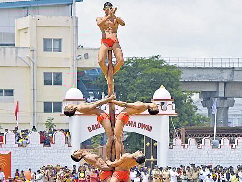 Corps of Maratha Light Infantry Regiment Centre, Belagavi, perform 'Malla Kamba' at the 69th Independence Day celebrations at the Manekshaw Parade Grounds in Bengaluru on Saturday. DH PHOTO