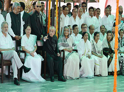 President Pranab Mukherjee, Vice President Mohd. Hamid Ansari, Prime Minister of Bangladesh Sheikh Hasina and other dignitaries during the funeral of First Lady Suvra Mukherjee in New Delhi on Wednesday. PTI Photo