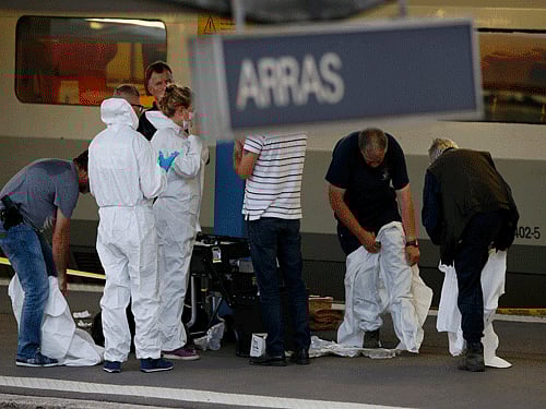 French investigating police in protective clothing prepare to enter Thalys high-speed train where shots were fired in Arras, Reuters photo
