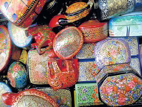 model paper works Attractive papier-mache products.