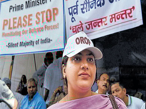 Mrinalini joins the ex-servicemen agitating for 'One Rank One Pension' at Jantar Mantar in New Delhi on Sunday. PTI