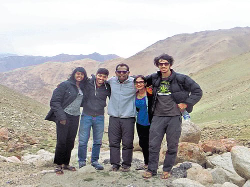 AVID TRAVELLERS Vibha, Amit, Subramanya, Priyanka and Jogi Nayak.