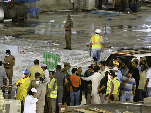 Saudi emergency crew gather after a construction crane crashed in the Grand Mosque in the Muslim holy city of Mecca, Saudi Arabia September 11, 2015. At least 107 people were killed when the crane toppled over at Mecca's Grand Mosque on Friday, Saudi Arabia's Civil Defence authority said, less than two weeks before Islam's annual haj pilgrimage. Reuters Photo