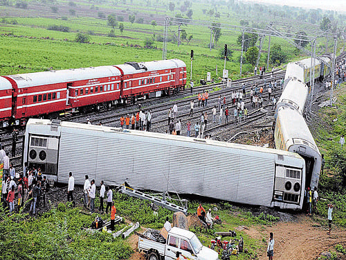 Tragedy on the tracks: Nine coaches of Secunderabad-Mumbai Duronto Express train derails at Martur station near Kalaburagi in the early hours of Saturday. (Below) A derailed coach. DH Photos