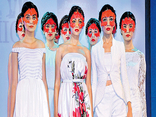 Students of Mount Carmel College Anam Pasha, Akshara, Akshatha, Lakshmi, Irene,  Uthkarsha, Ana Arif, Farah, Anne and Sumiran won the first place at the Deccan Herald  Metrolife Fashion Show at Oxford College, HSR Layout on Saturday. DH PHOTO