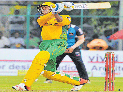 Captain's knock: B Akhil slams one to the fence en route his 69 against Rockstars on Sunday. DH PHOTO/Prashanth hg