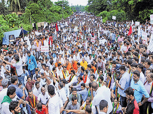 Thousands of people sat on the Bengaluru-Mangaluru National Highway for more than three hours at Uppinangady in Dakshina Kannada district on Tuesday, in protest against the Yettinahole project. DH Photo