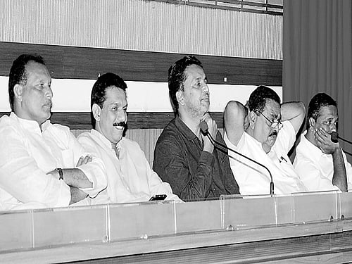 not enough answers: Forest Minister B Ramanath Rai (centre) chairs a meeting convened to clear the doubts on  Yettinahole project in Mangaluru on Saturday. (From left) MLC Ivan D'Souza,  Lok Sabha member Nalin Kumar Kateel,  Dakshina Kannada Deputy Commissioner A B Ibrahim, Health Minister U T Khader. DH Photo.