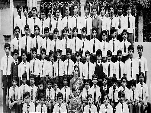 (Top row, from left) Mukesh, Md Isaac, Sampath, GV Srinivas, Manohar, Sudarshan S, the author, Dilip, Praveen Reddy, Rajaveer, Jaikumar, two classmates and Sunder Perumal. (Second row) MC Shivakumar, MC Pradeep, Anantha Padmanabha, Amruthesh, two classmates, Nagesh, another classmate, Khaleelulah, Satish, Biju Kurien and Sukumaran. (Third row) S Ramesh, Hafizur Rahman, two classmates, Vinay Kumar, a classmate, Khader, KR Suresh, Rajesh, Sunder G, Dinesh, Suryaban Singh, another classmate, Taj ud Daulah and Shivakumar K. (Fourth row) Balakrishna, Ganesh R, Puttaswami, Chakrapani, a classmate, AV Ramu, Thimmesh, Nalini, another classmate, Prabhu, Yateesh Kumar, two classmates, V Manjunath and Arun. (Front row) Shyamsunder, MB Suresh, Narsing Rao, Asadullah Umri, Harish and Gopal Ambekar.