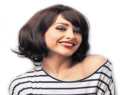 Of winged eyes and bright lips