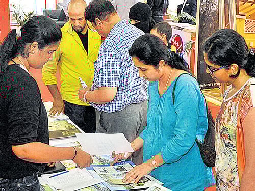 Visitors at theDH Reality Expo at the Phoenix City Mall in Whitefield. on Sunday. DH PHOTO