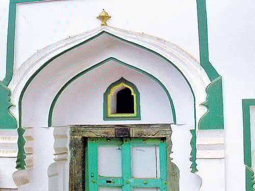 unique Aasar Mahal, an Adil Shahi structure, in Hubballi. photo by author