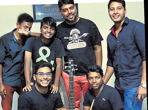 SOOTHING TUNES The members of 'Zois'