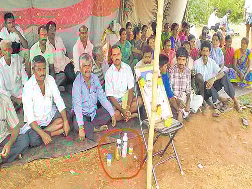 Villagers living near the two waste-processing units in Doddaballapur taluk may have withdrawn their protest against dumping of garbage, but they feel the government has short-changed them. DH file photo