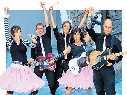 Entertaining Welke (third from left) with the other members of the band.