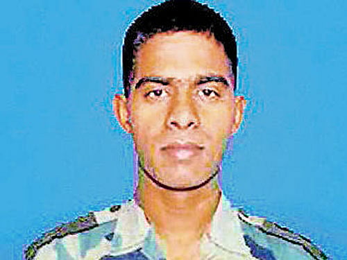 Sources said troops of 41 RR and para commandos had intercepted a group of Lashkar-e-Toiba (LeT) militants on Monday evening.