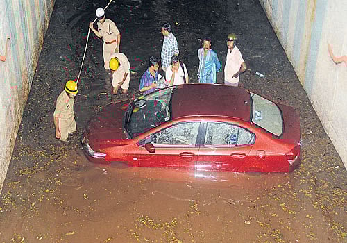 A car caught in a flooded underpass during heavy rain at K R Circle in Bengaluru. DH FILE PHOTO