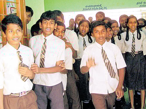 Students of Morarji Desai Residential School explain that all is well at the hostel in Halebeedu in Hassan district. DH photo