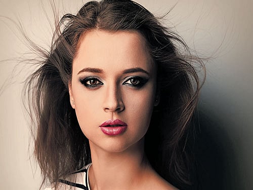 No party attire can be considered complete without wearing some makeup, which can make you stand out in the crowd.