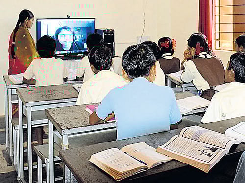E-EDUCATION An online class in progress at Bada school in Dharwad district. Photo by author