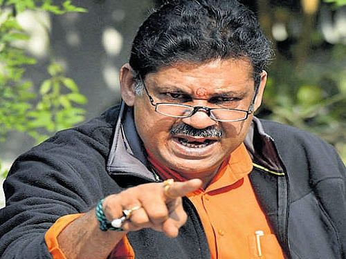 Only targeting corruption, not party,  says Azad