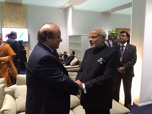 Narendra Modi stopover at Lahore to meet Nawaz Shari. Image courtesy: Twitter