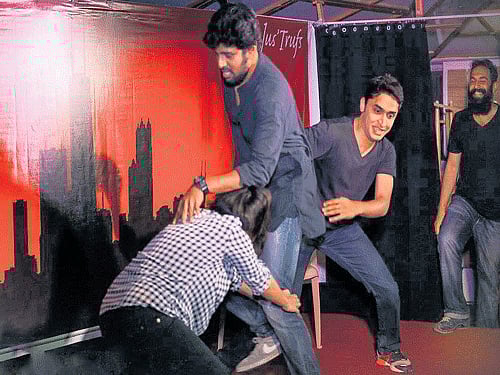 no limitations (Above and below) 'Tahato' group performing at 'Jus Trufs'.