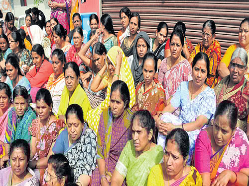 Residents of Vijayashripura wait to meet Chief Minister Siddaramaiah, near his T&#8200;K&#8200;Layout residence in Mysuru on Sunday. DH photo