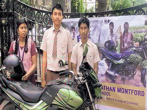 Students who developed the unique device. DH photo