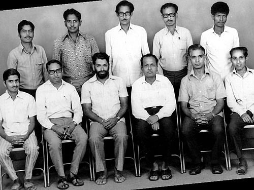 (Sitting, from left) M Aravindakshan, BR Gururaj,  EJ George, O Seetharamiah, K Govindaraju and the author. (Standing) Viswanathan, K Arul Pakiam, MD Haneefa, Jesuraj and Anthony.
