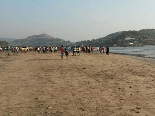 Tragedy struck a group of picnicers, as 13 students from a Pune college today drowned off the popular Murud-Janjira beach in Maharashtra's Raigad district.  Screengrab