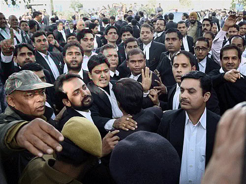 Lawyers clash, pti
