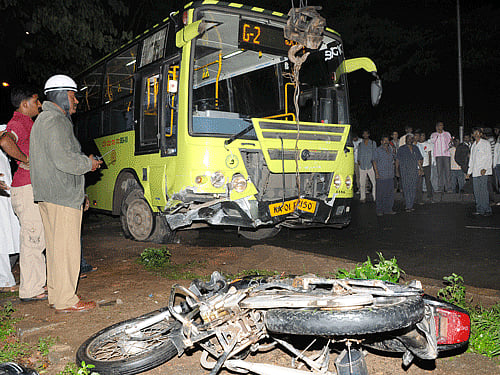 Two robbers died after they rammed their motorcycle into a stationary water tanker near Iskcon temple in the early hours of Wednesday.  DH photo for representation only