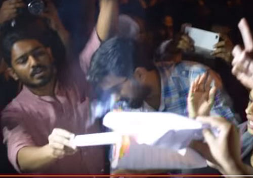 Ex ABVP JNU members burning Manusmriti on International Women's day. Video Grab