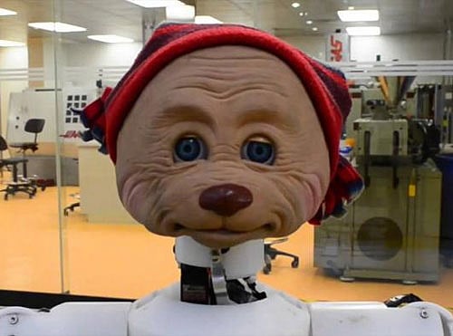 The humanoid robot TecO is 50 centimetres tall, has a face and arms of a bear; it is made of aluminium and its operation is electric. Photo courtesy: Twitter