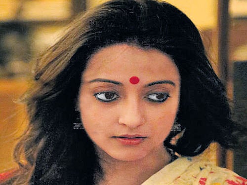 director's actor Raima Sen juggles Hindi & Bengali films.