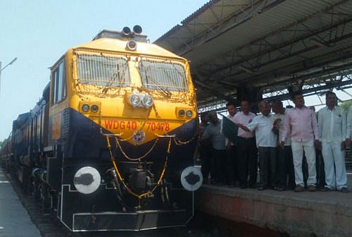 Water train of 10 wagons with 50000 ltr capacity each left Miraj at 1100 hrs today for Latur. photo credit:Twitter