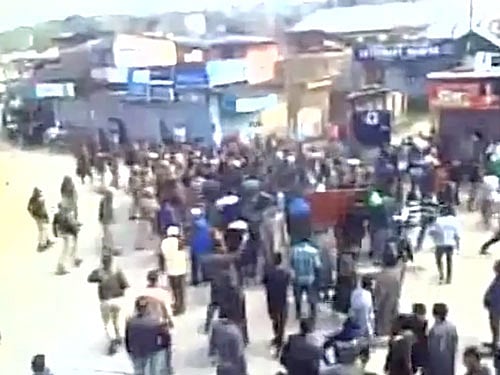 People at main chowk Handwara in Kupwara. Courtesy: ANI