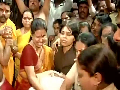 Trupti Desai stopped by local women from entering inner sanctum of Mahalakshmi Temple