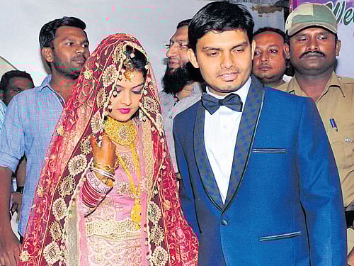 N Ashitha and Shakeel Ahmed pose for pictures at their wedding reception in Mysuru on Sunday. DH PHOTO