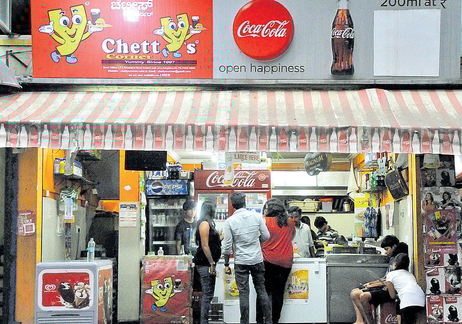 POPULAR An outside view of the eatery; (below) some of the popular items. DH PHOTO