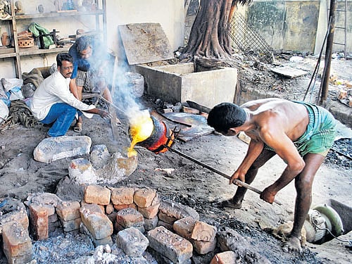 labour & love Artisans engage in making sculptures at (inset) artist P Elanchezhiyan's studio in Panayur, just outside  Chennai; his sculptures feature powerful women, nature, and themes related to divinity.