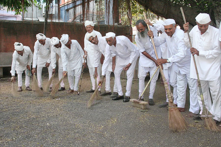 Earlier, Director of Municipal Administration (DMA) N Manjula informed the meeting that Swachh Bharat Mission was proceeding in a slow pace in Karnataka. A total of 9,000 individual toilets and 785 public toilets have been constructed in the state against the target of 1.4 lakh and 4,000 respectively in 2015-16. Of the Rs 350 crore sanctioned by the Centre, only about Rs 100 crore has been utilised. However, Karnataka has done well as far as solid waste management is concerned, she added. PTI file photo