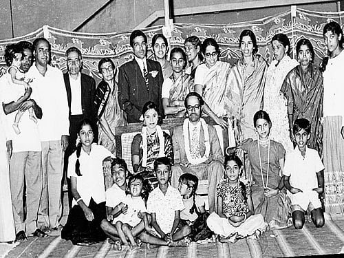 (Sitting, from left) Lalitha, Ravi, Swamy, Nagaraj, Vani, Bharathi, Manjula, Ranganath. (Sitting, centre) Gayatri and Gopal. (Standing) Venkataramiah, Venketesh, Veena, Surappa, Ananthanarsimiah, Nanjundaiah, Kamala, Ramachandrarao, the author, Saroja, Sunanda, Sandhya, Leela, Jaya, Usha, Sudha, Vishweshwara, Nagaratna and Papu.