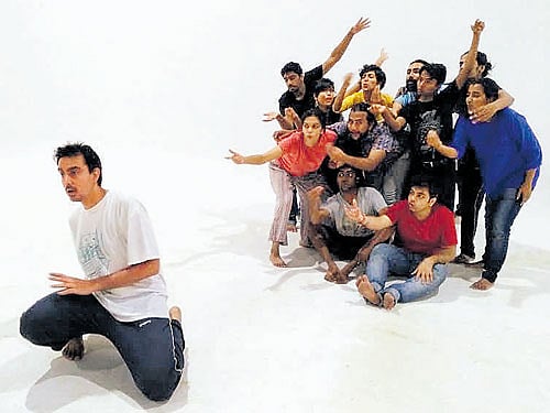 The Actors Collective presents the play 'Book of Poetry' in the body theatre form, which inspires an individual to nurture the artiste within.