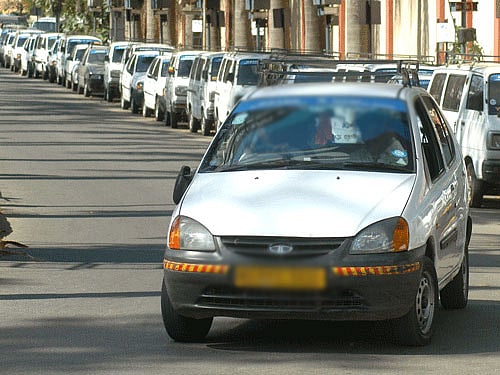 RTO officer bends rule in a bid to favour TaxiForSure