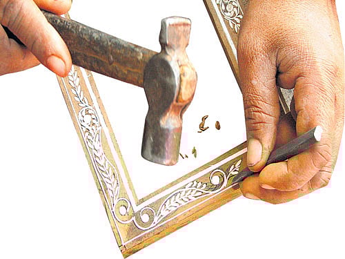 all chips in Pieces of materials such as shell, bone, pearl, stone, ivory and metal are inserted into carved depressions of a wooden framework  to beautify it. Photos by author